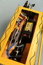 Laden Sie das Bild in den Galerie-Viewer, Tiburón Rennboot (Baukastenversion), Best.-Nr. 2145. Detaillierter Bausatz für ein leistungsstarkes RC-Modellboot. Jetzt online bestellen und dein Traumboot bauen! Hochwertiger Bausatz für ein schnelles Rennboot
Detailliertes Design für beste Performance auf dem Wasser
Individueller Aufbau für maximale Kreativität