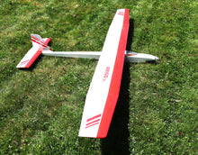 Laden Sie das Bild in den Galerie-Viewer, „Amigo XL RC Segelflugzeug – Bausatz aus Holz mit 2800 mm Spannweite (Best.-Nr. 4230)“
„RC glider Amigo XL – 2800mm wingspan wooden sailplane kit by aero-naut“
„Balsa RC Segler Amigo XL für Thermikflüge – ideal für erfahrene Modellbauer“
„Classic retro RC glider – Amigo XL kit with large wingspan“