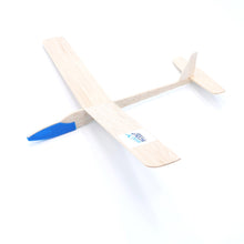 Load image into Gallery viewer, Balsa-Wurfgleiter Mini-Scout
Mini-Scout Balsagleiter
Wurfgleiter Balsa Holz
Modellflugzeug Mini-Scout
Flugmodell Mini-Scout
Modellbau für Anfänger
Bastelset für Kinder
Technikunterricht Flugmodell
Einsteiger Wurfgleiter
Schulprojekt Modellbau
Modellflugzeug für Schüler
Bastelprojekt Grundschule
Anfängerflugmodell aus Balsa