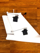 Load image into Gallery viewer, Fahrwerks-Set Rookie² Best.-Nr.4239.25 SG Modellbau Stefan Graupner Einsteigerfreundliches RC-Modell Rookie² (Best.-Nr. 4239) – perfekt für Anfänger im RC-Modellbau. Leicht zu steuern, robust gebaut und ideal für erste Fahrversuche auf verschiedenen Untergründen. Modernes Design, leistungsstarke Elektronik und langlebige Materialien sorgen für ein optimales Fahrerlebnis. Perfekt als Geschenk für Kinder oder Hobby-Neulinge. Das Rookie² RC-Auto bietet Spaß und Spannung für die ganze Familie – ideal für Einste