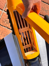 Laden Sie das Bild in den Galerie-Viewer, P-51D Mustang Balsabausatz Best.-Nr. 6275 – Detaillierter Modellbausatz der legendären P-51D Mustang im Maßstab für Modellflug-Enthusiasten. Mit einer beeindruckenden Spannweite von 1650 mm bietet dieser Bausatz ein authentisches Flugerlebnis und präzise Nachbildungen des Original-Flugzeugs. Ideal für erfahrene Modellbauer, die eine Herausforderung suchen. Hochwertiger Balsabausatz, der Stabilität und Flugspaß vereint. Perfekt für RC-Flugzeugliebhaber und Sammler. Tolle Flugperformance und einfache Anpassun