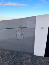 Laden Sie das Bild in den Galerie-Viewer, P-51D Mustang Balsabausatz Best.-Nr. 6275 – Detaillierter Modellbausatz der legendären P-51D Mustang im Maßstab für Modellflug-Enthusiasten. Mit einer beeindruckenden Spannweite von 1650 mm bietet dieser Bausatz ein authentisches Flugerlebnis und präzise Nachbildungen des Original-Flugzeugs. Ideal für erfahrene Modellbauer, die eine Herausforderung suchen. Hochwertiger Balsabausatz, der Stabilität und Flugspaß vereint. Perfekt für RC-Flugzeugliebhaber und Sammler. Tolle Flugperformance und einfache Anpassun