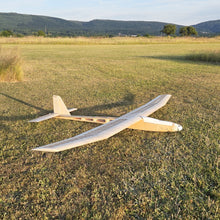 Laden Sie das Bild in den Galerie-Viewer, „Amigo XL RC Segelflugzeug – Bausatz aus Holz mit 2800 mm Spannweite (Best.-Nr. 4230)“

„RC glider Amigo XL – 2800mm wingspan wooden sailplane kit by aero-naut“

„Balsa RC Segler Amigo XL für Thermikflüge – ideal für erfahrene Modellbauer“

„Classic retro RC glider – Amigo XL kit with large wingspan“
